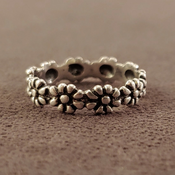 Jewelry - Sterling Silver Daisy Flower Eternity Ring Band